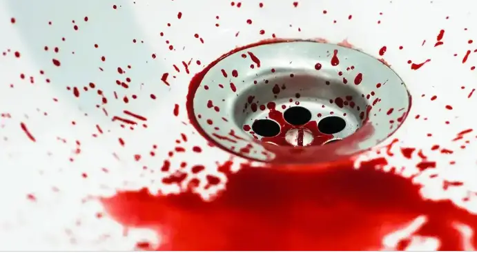 أهم 10 تفسيرات لرؤية الدم في المنام يخرج من شخص آخر